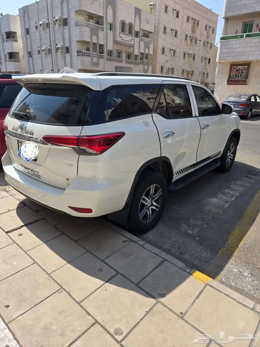 Toyota Fortuner 2020 4