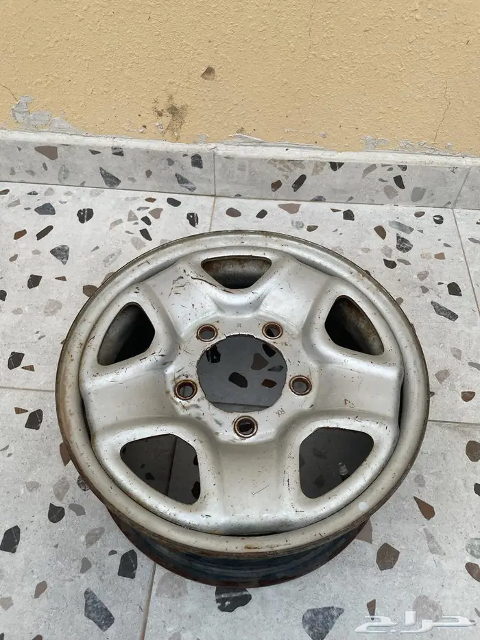 البيع تفريد او طقم 6جنوط لاند كروزر GXRمقاس 16 واحد حديد 5