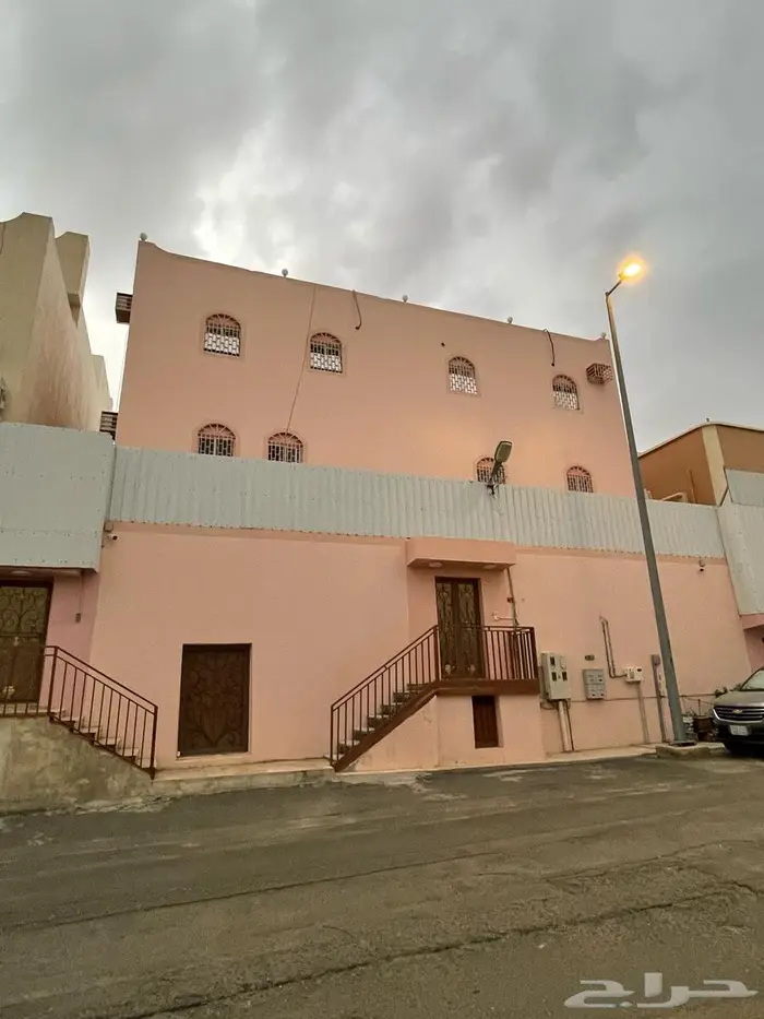 للبيع عماره دورين وملحق في خميس مشيط حي المنارة غرب حسام 15