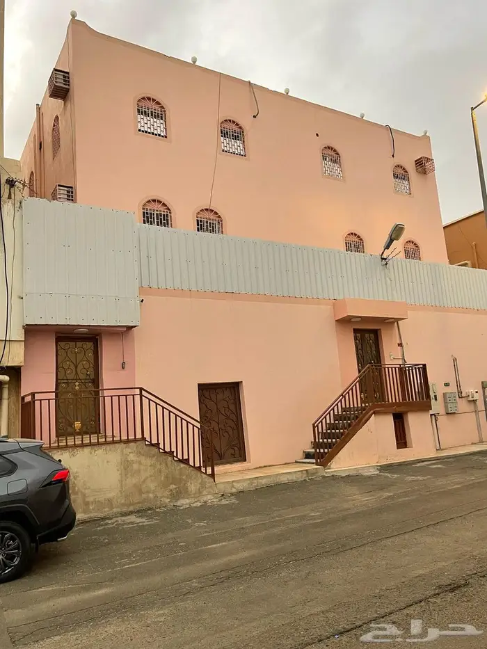 للبيع عماره دورين وملحق في خميس مشيط حي المنارة غرب حسام 1