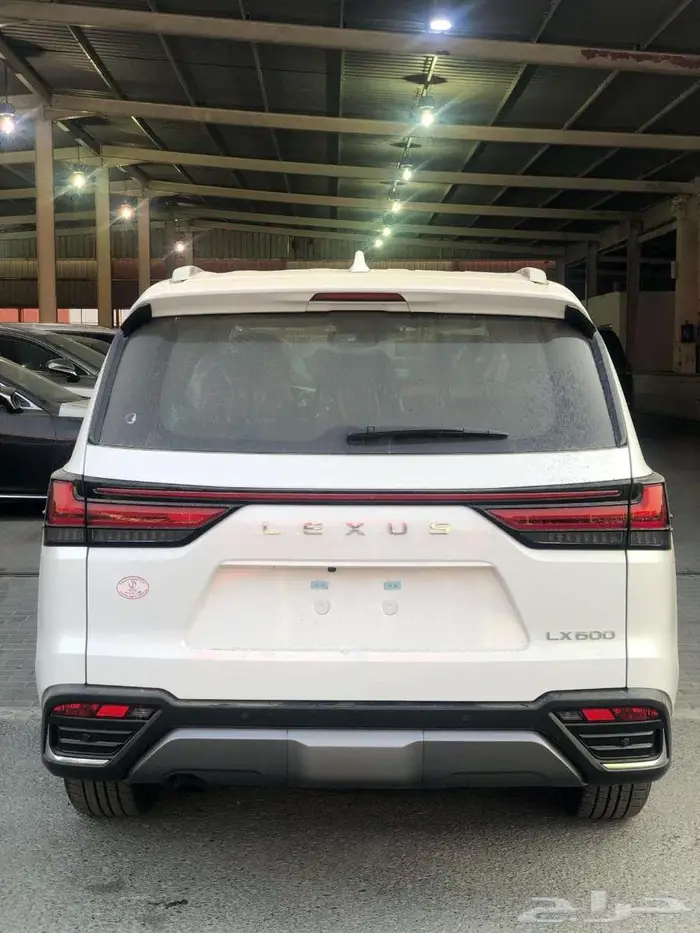 تتوفر فئات جيب لكزس 2025 اصفار LX600 اصفار لمبيعات البنوك 3