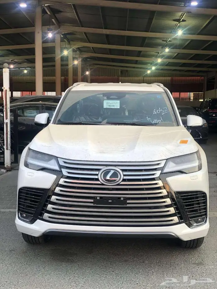 تتوفر فئات جيب لكزس 2025 اصفار LX600 اصفار لمبيعات البنوك 4