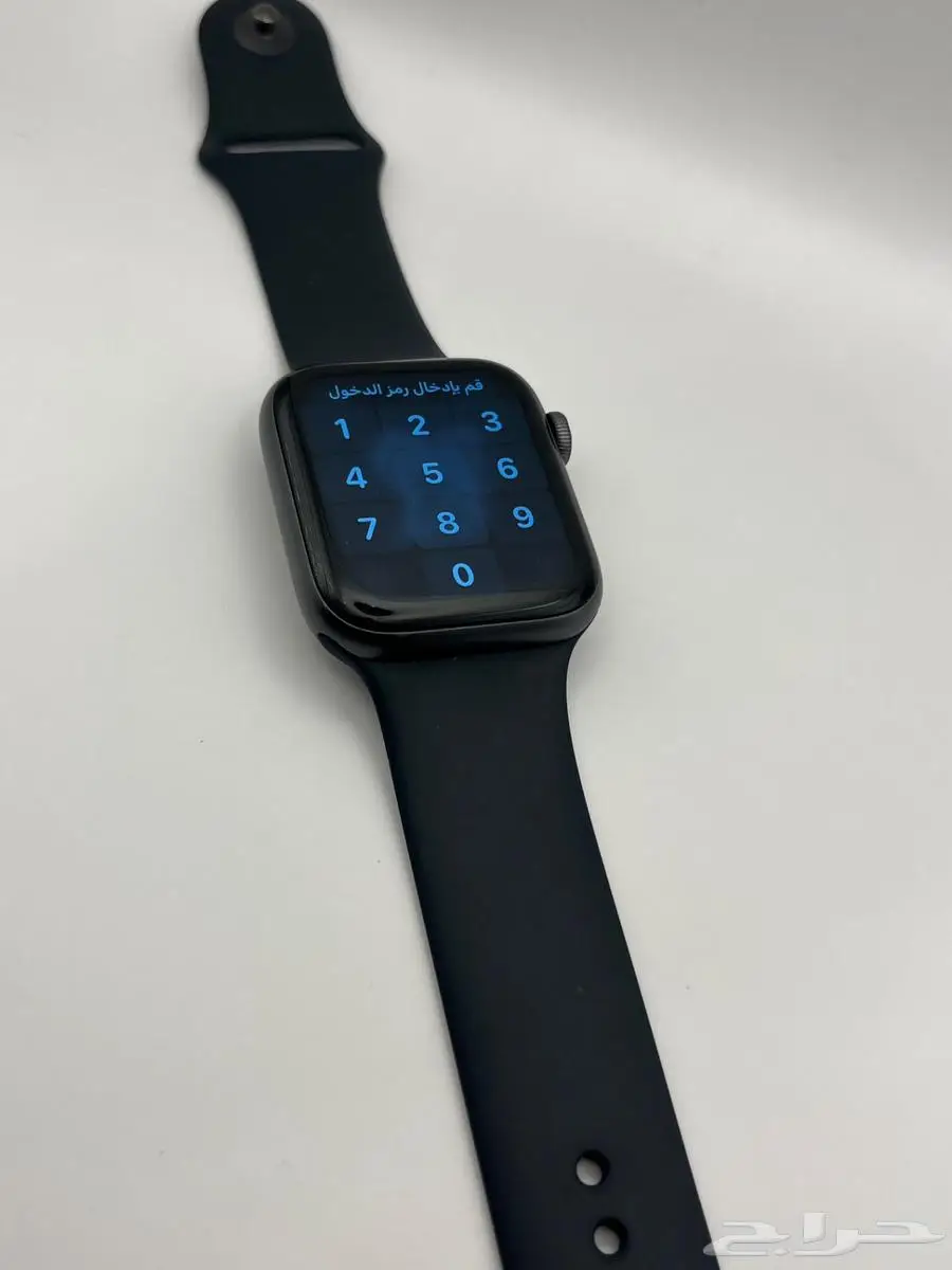 للبيع  ساعة Apple Watch Series 4 - إصدار Nike 0