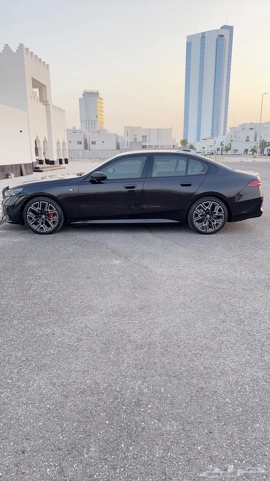 BMW i5 2024 Black Sapphire Metallic 5