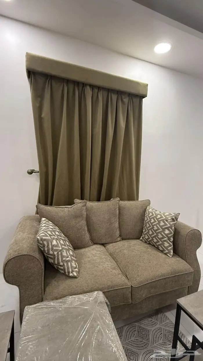 كنب مجلس مع مايكرويف ومكيف سبليت 1