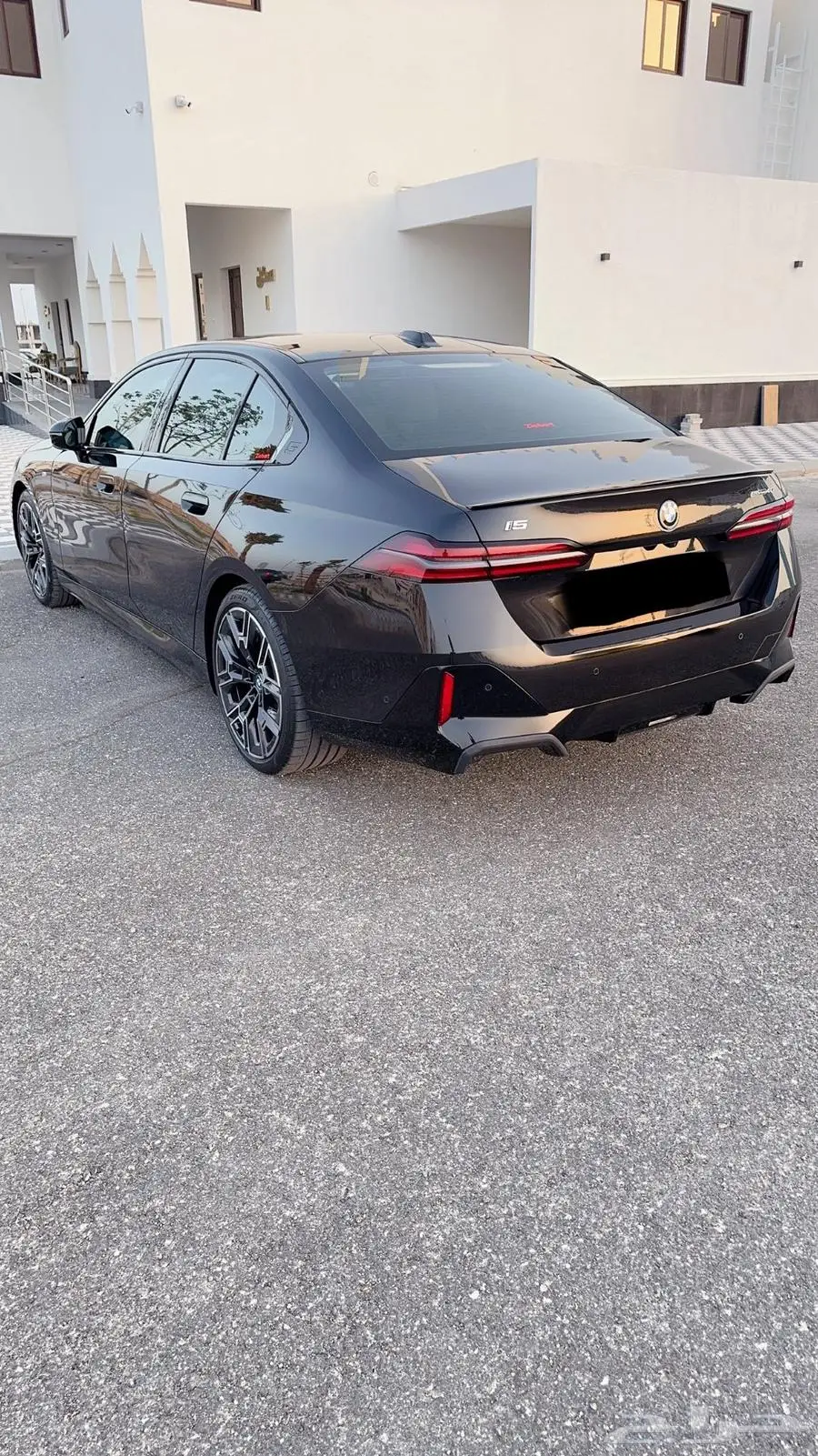 BMW i5 2024 Black Sapphire Metallic 6