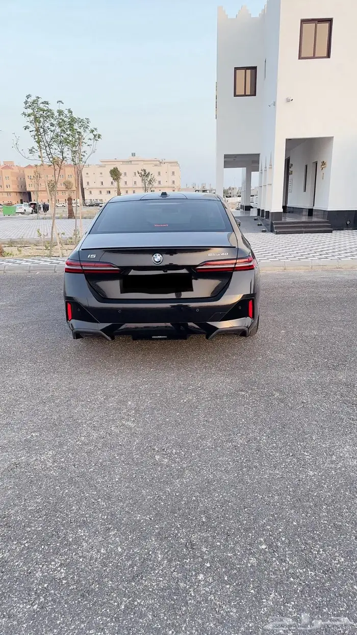 BMW i5 2024 Black Sapphire Metallic 7