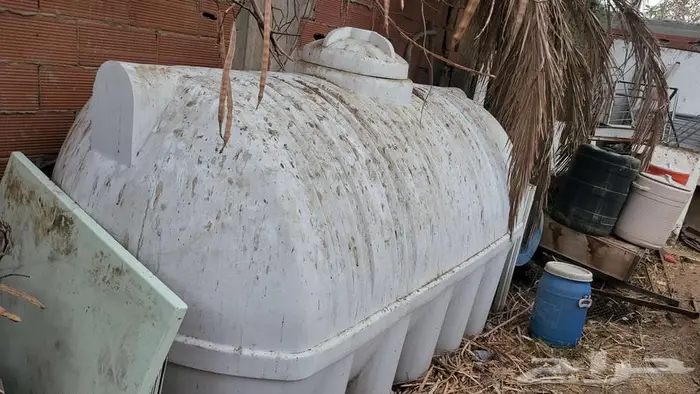 خزان مياه ومضخة مسبح 1