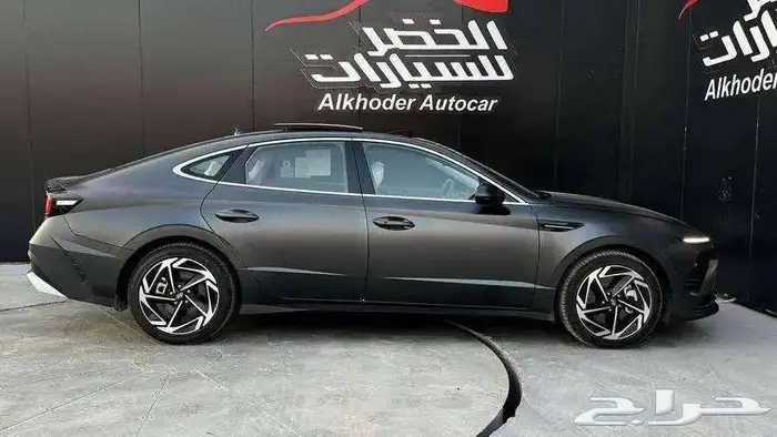 متوفر سوناتا سمارت اسود لامع وكمفورت رمادي مطفي 2025 عرض خاص 3