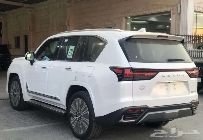 تتوفر فئات جيب لكزس 2025 اصفار LX600 اصفار لمبيعات البنوك 16
