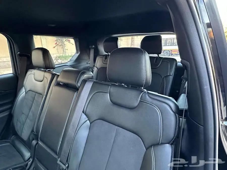 2023 Jeep Grand Cherokee half full options 4x4 accident free 12