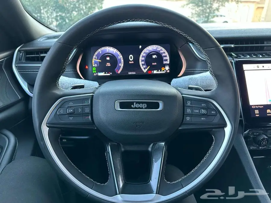 2023 Jeep Grand Cherokee half full options 4x4 accident free 17