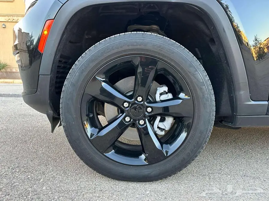 2023 Jeep Grand Cherokee half full options 4x4 accident free 25