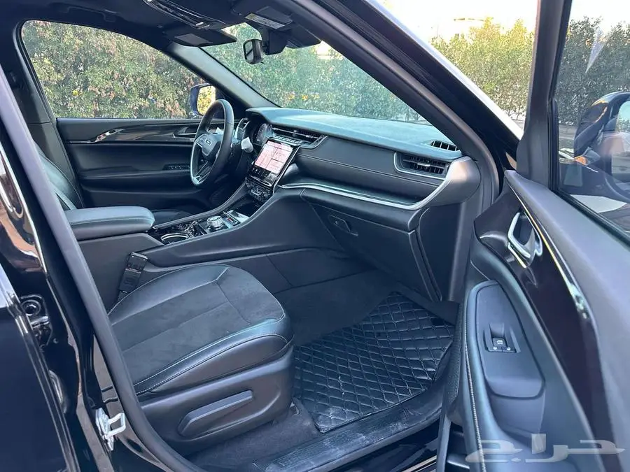 2023 Jeep Grand Cherokee half full options 4x4 accident free 15