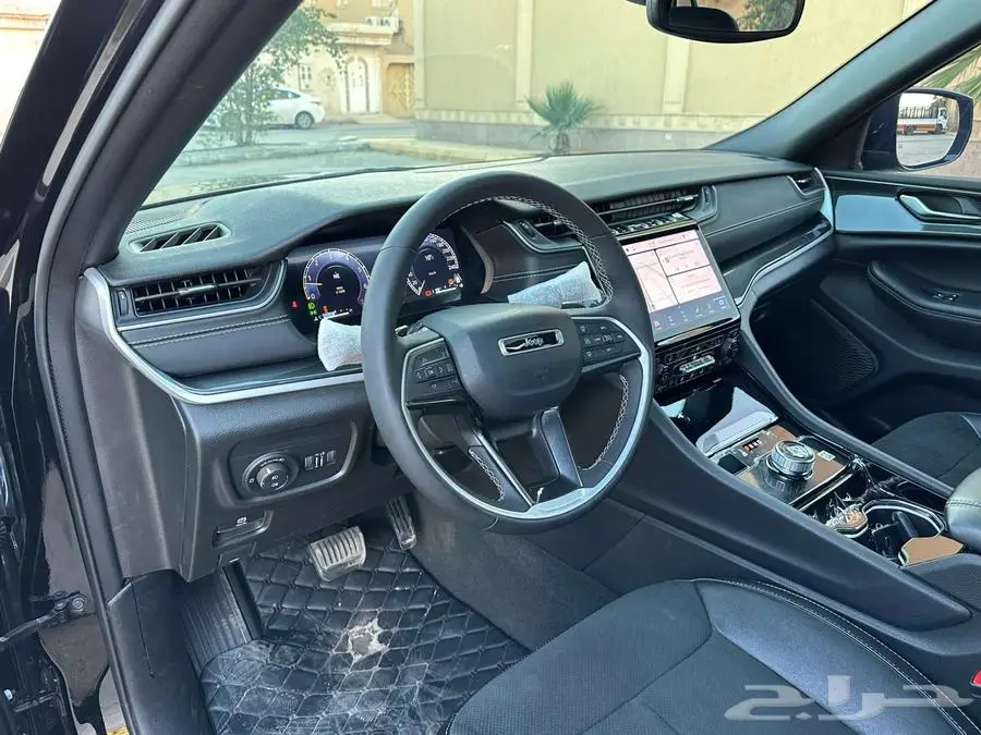 2023 Jeep Grand Cherokee half full options 4x4 accident free 19