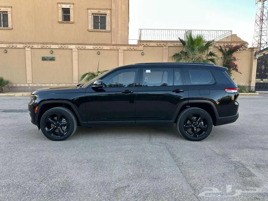 2023 Jeep Grand Cherokee half full options 4x4 accident free 7