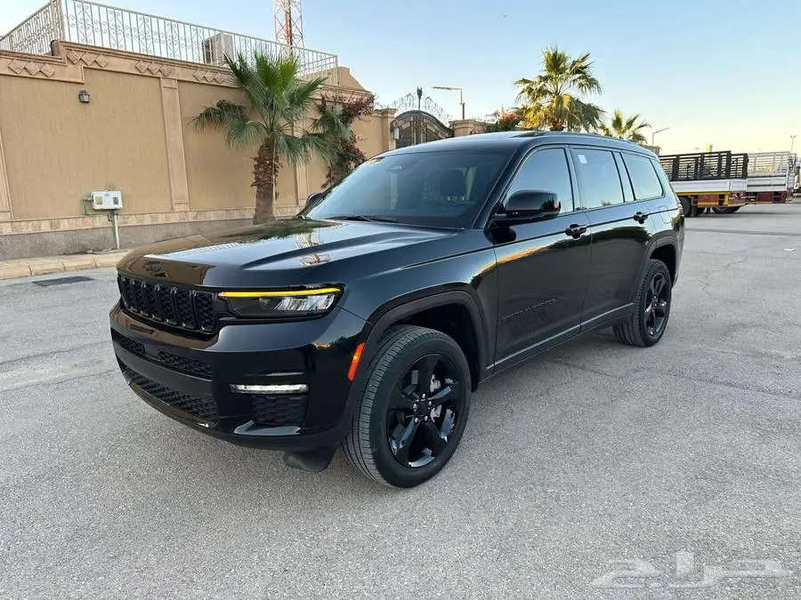 2023 Jeep Grand Cherokee half full options 4x4 accident free 6