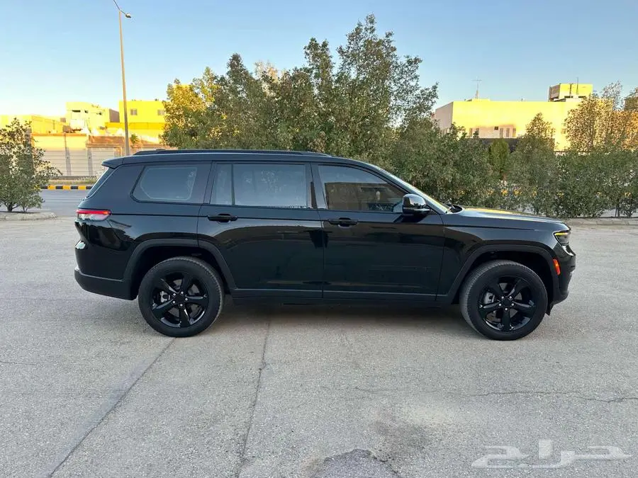 2023 Jeep Grand Cherokee half full options 4x4 accident free 5