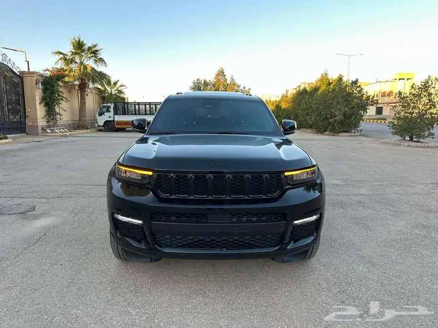 2023 Jeep Grand Cherokee half full options 4x4 accident free 0