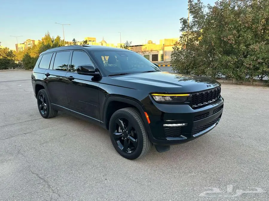 2023 Jeep Grand Cherokee half full options 4x4 accident free 1