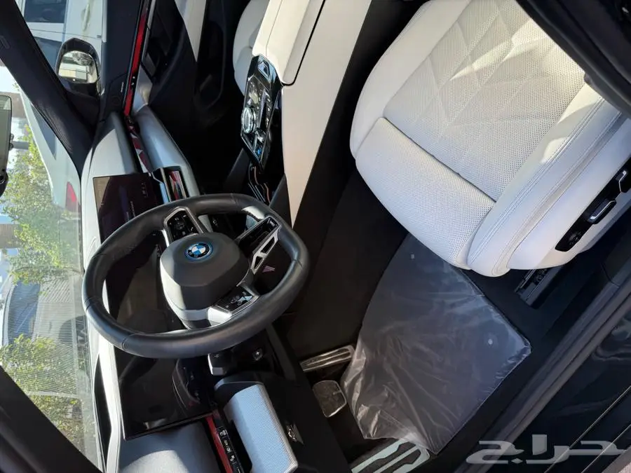 BMW i5 2024 Black Sapphire Metallic 8