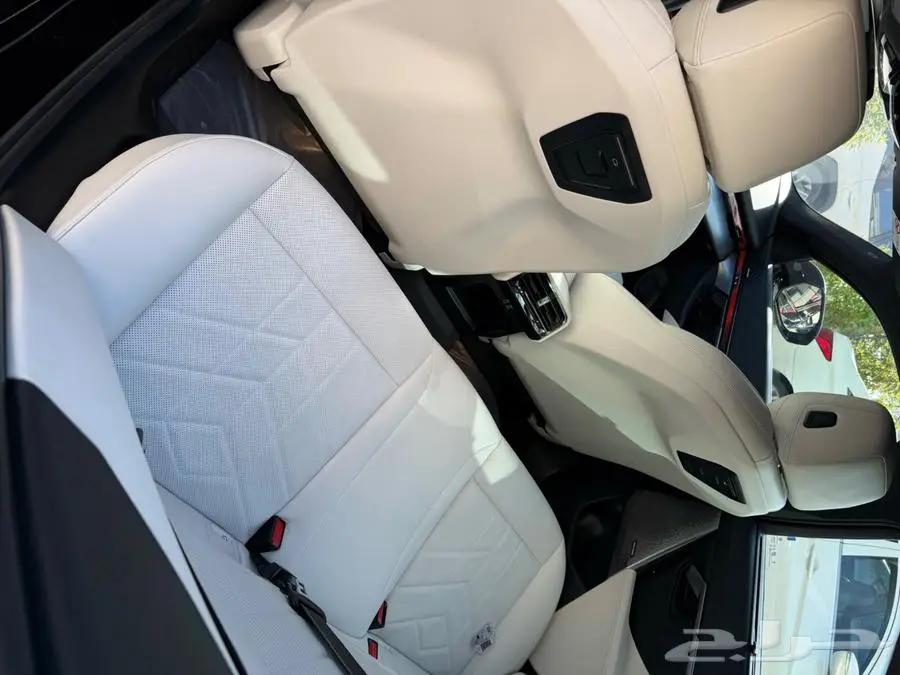 BMW i5 2024 Black Sapphire Metallic 10