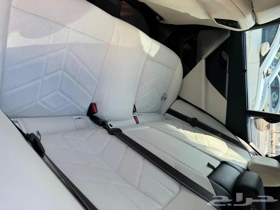 BMW i5 2024 Black Sapphire Metallic 11