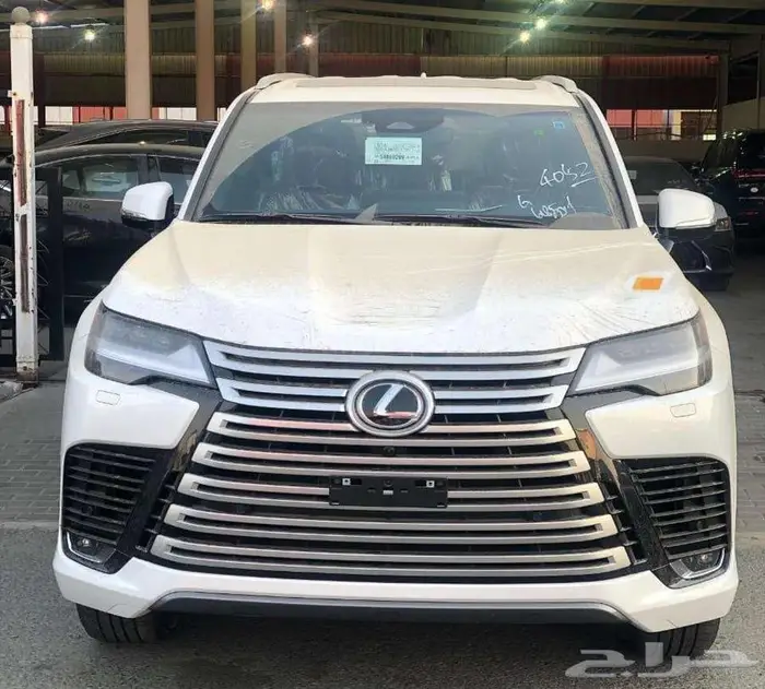 تتوفر فئات جيب لكزس 2025 اصفار LX600 اصفار لمبيعات البنوك 17