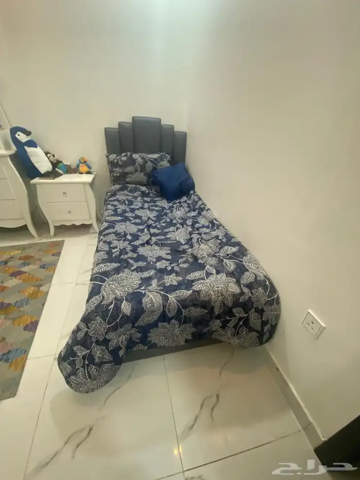 للبيع. كراسي وسرير الدمام 0