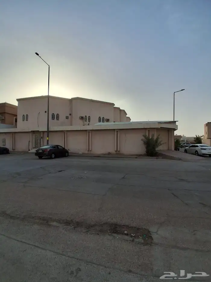 للبيع فيلا مساحة 780 متر الرياض حي النهضه 1