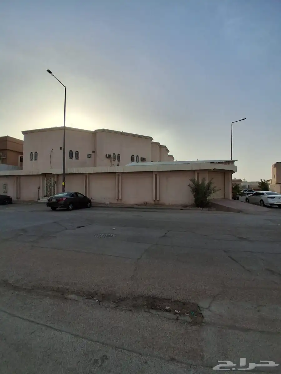 للبيع فيلا مساحة 780 متر الرياض حي النهضه 1