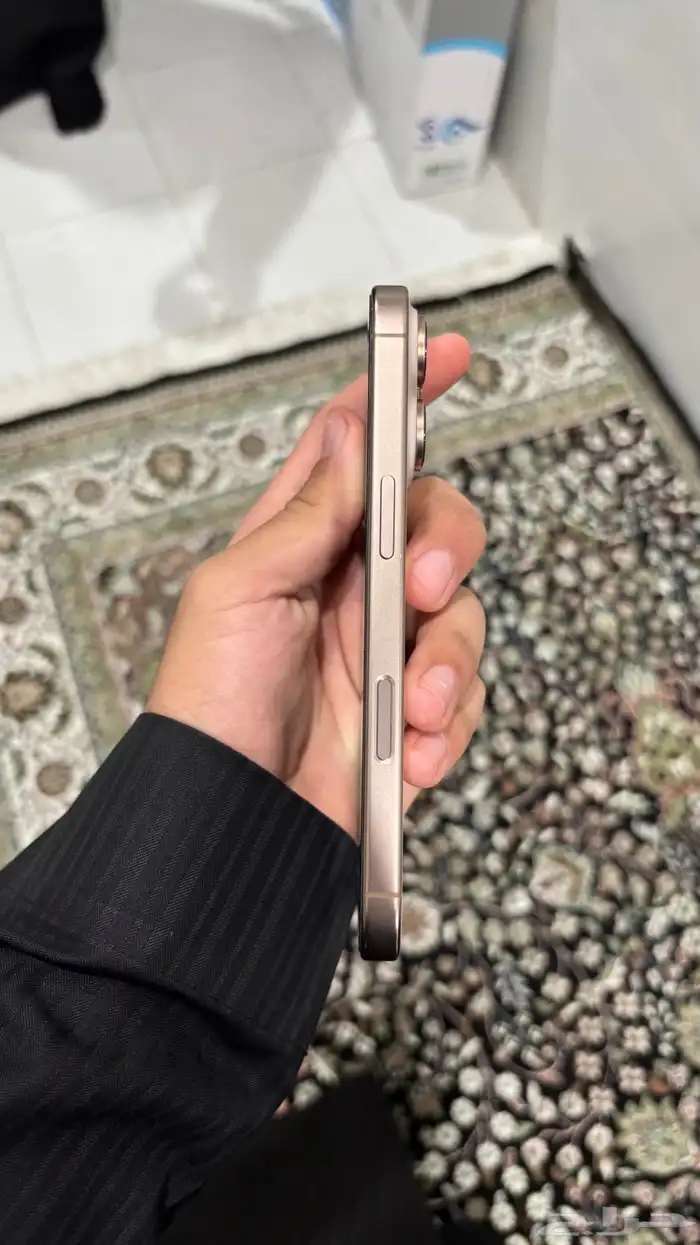 ايفون 16 برو ذهبي للبيع 2