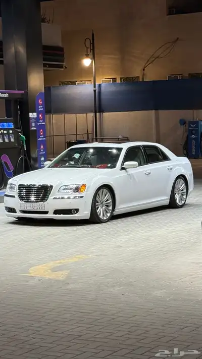 كرايسلر c300 v8 2013 4