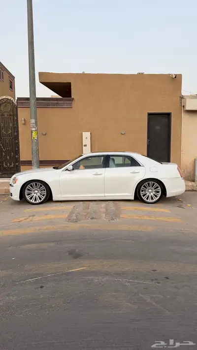 كرايسلر c300 v8 2013 2