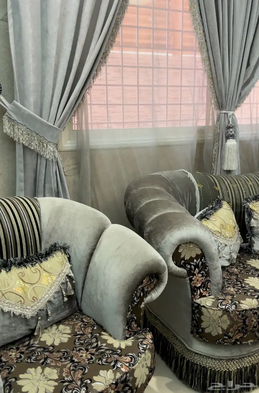 مجلس نسائي بحالة. ممتازه 4