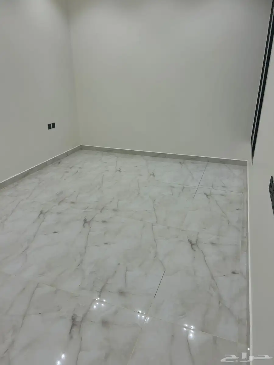 للبيع دور مساحته 300 4