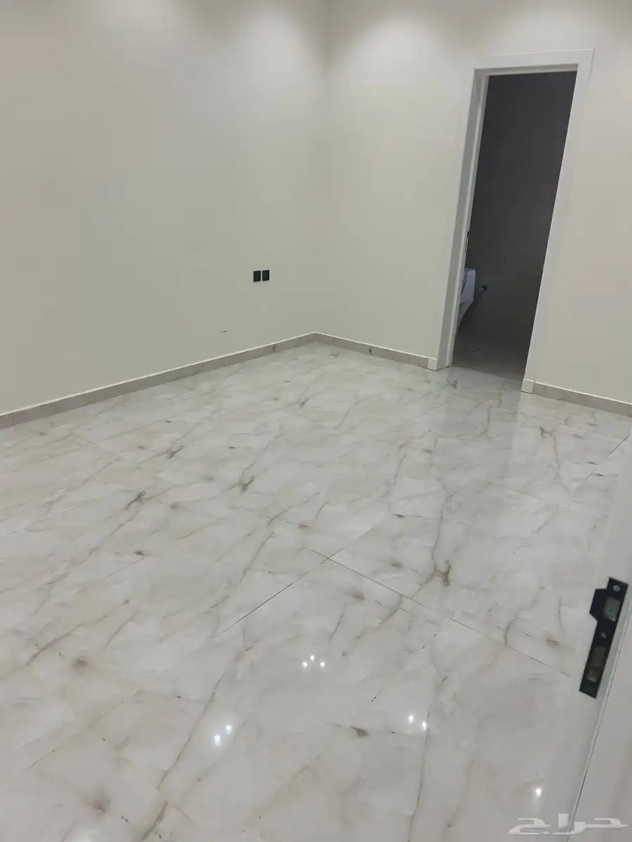 للبيع دور مساحته 300 12