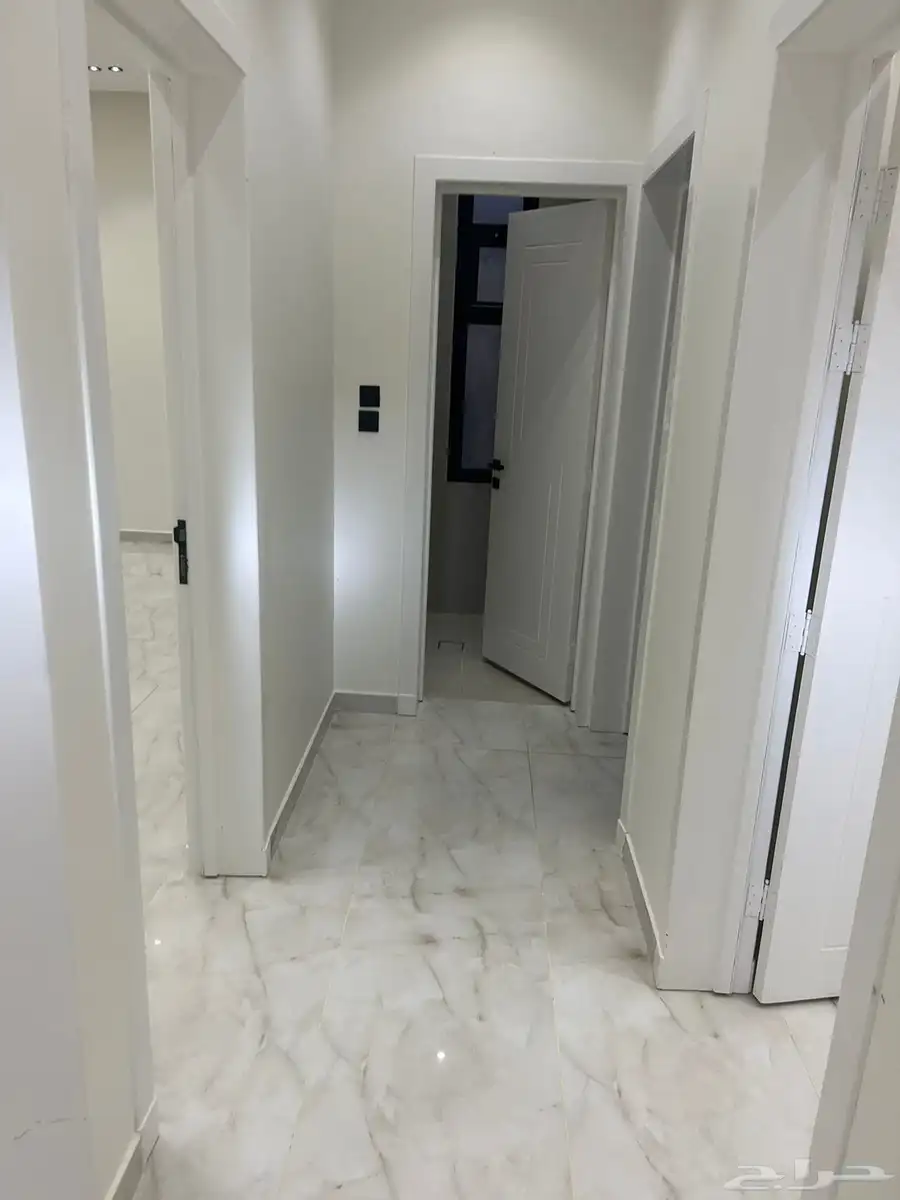 للبيع دور مساحته 300 15