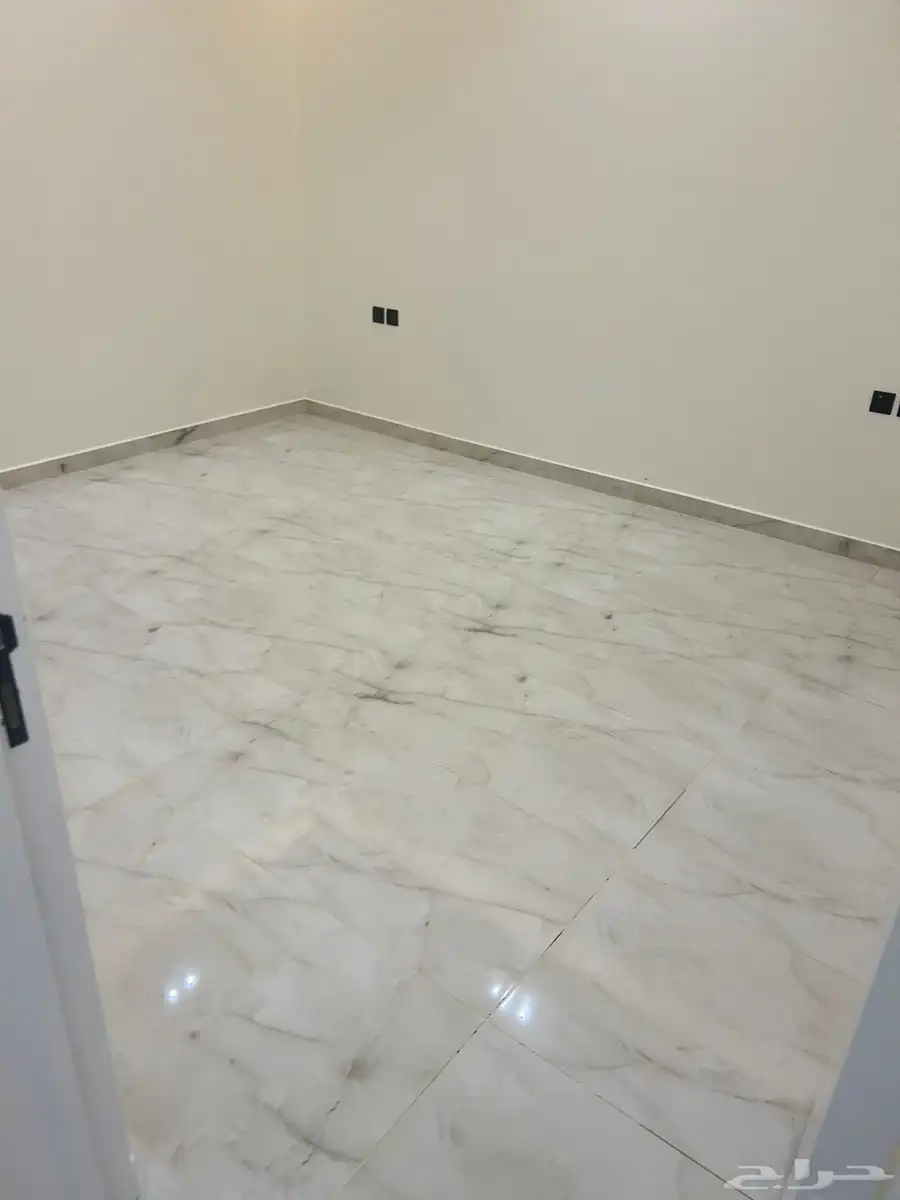 للبيع دور مساحته 300 3