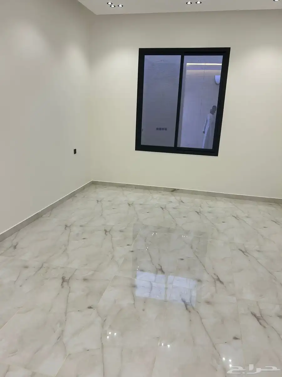 للبيع دور مساحته 300 9