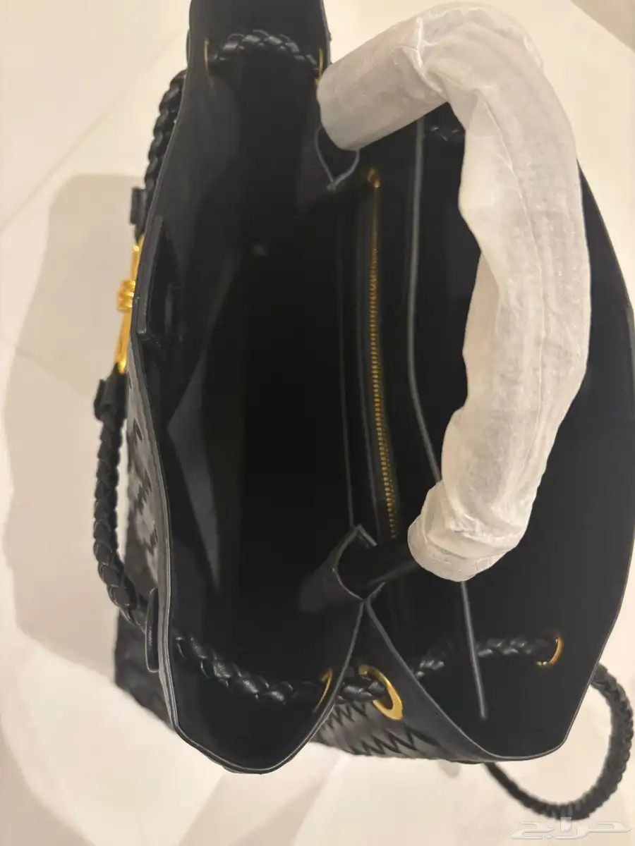 شنطة من bottega Veneta ((لم تستعمل )) 2