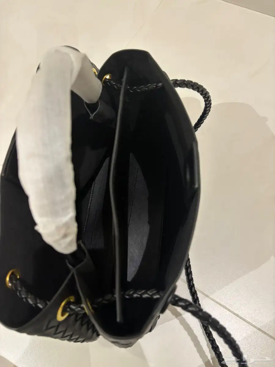 شنطة من bottega Veneta ((لم تستعمل )) 3