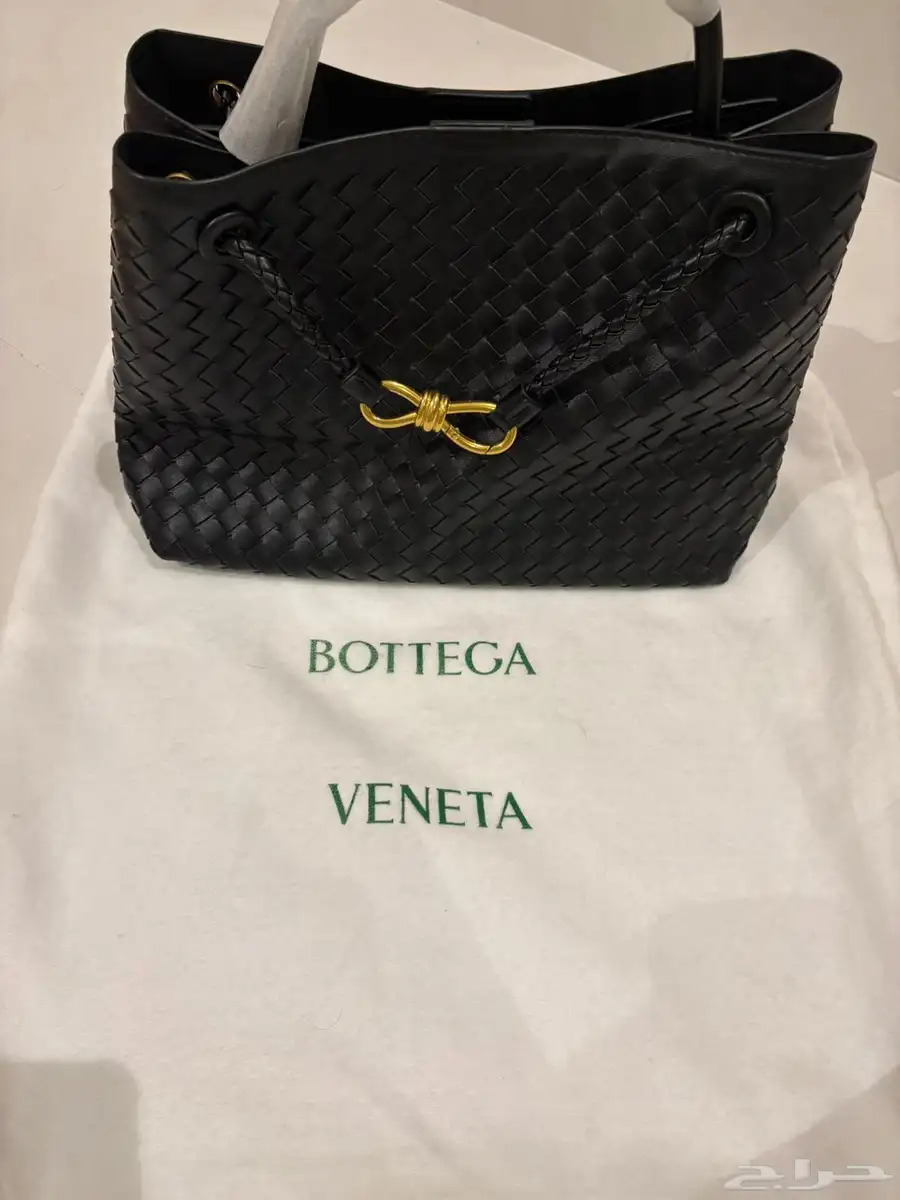 شنطة من bottega Veneta ((لم تستعمل )) 0