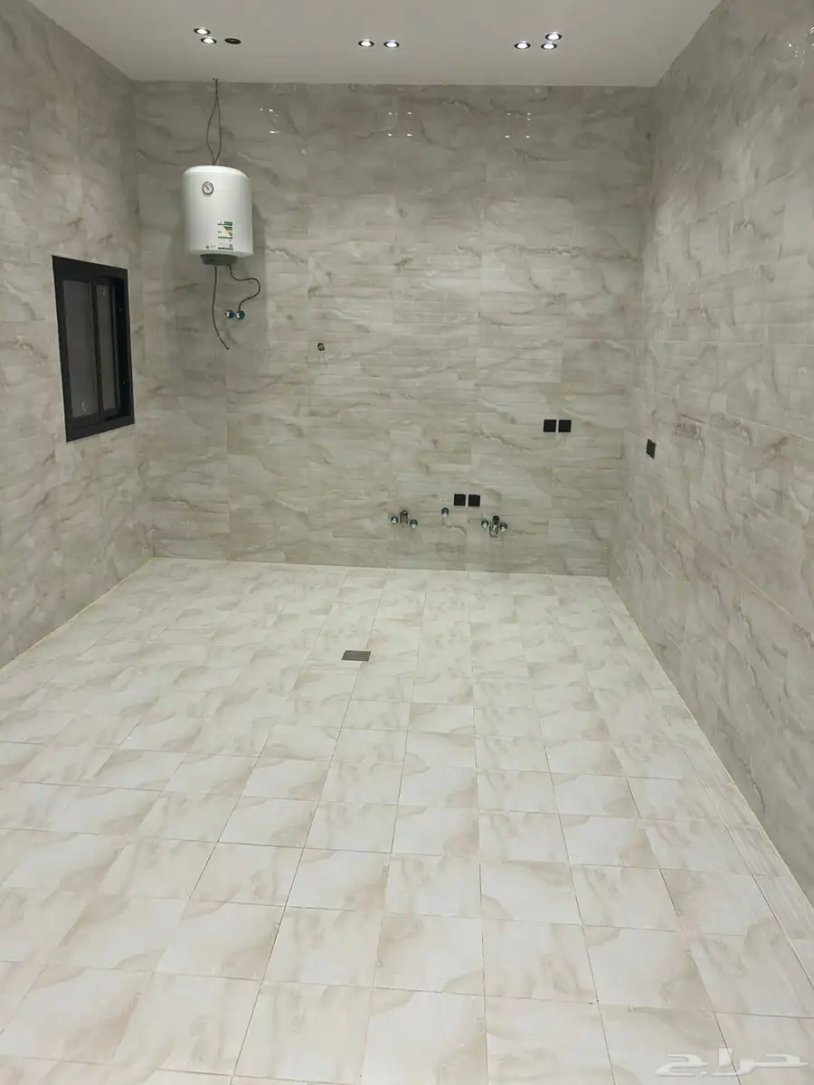 للبيع دور مساحته 300 16