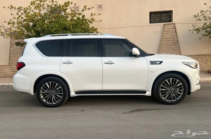 إنفينيتي QX80 1