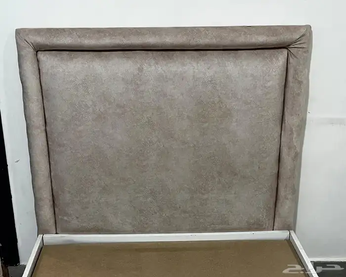 سرير ابيض مخمل 0