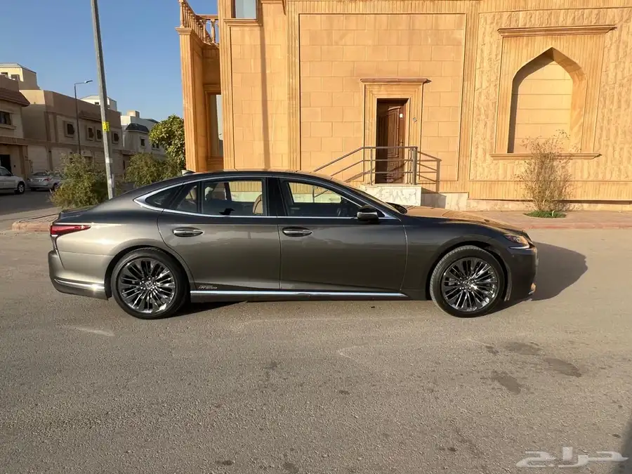 لكزس LS500h 2