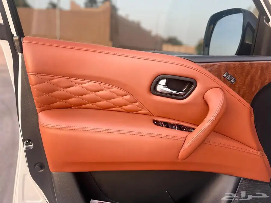 إنفينيتي QX80 10