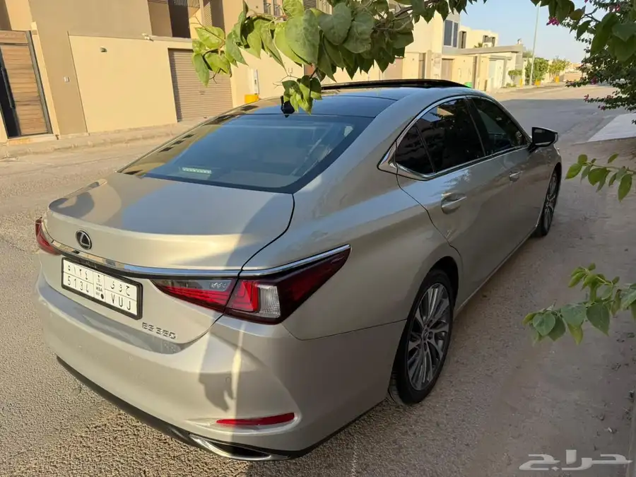 لكزس ES 2019 3