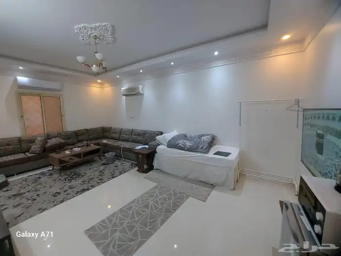 شقة للإيجار غرفة كبيرة وحمام ومطبخ 0